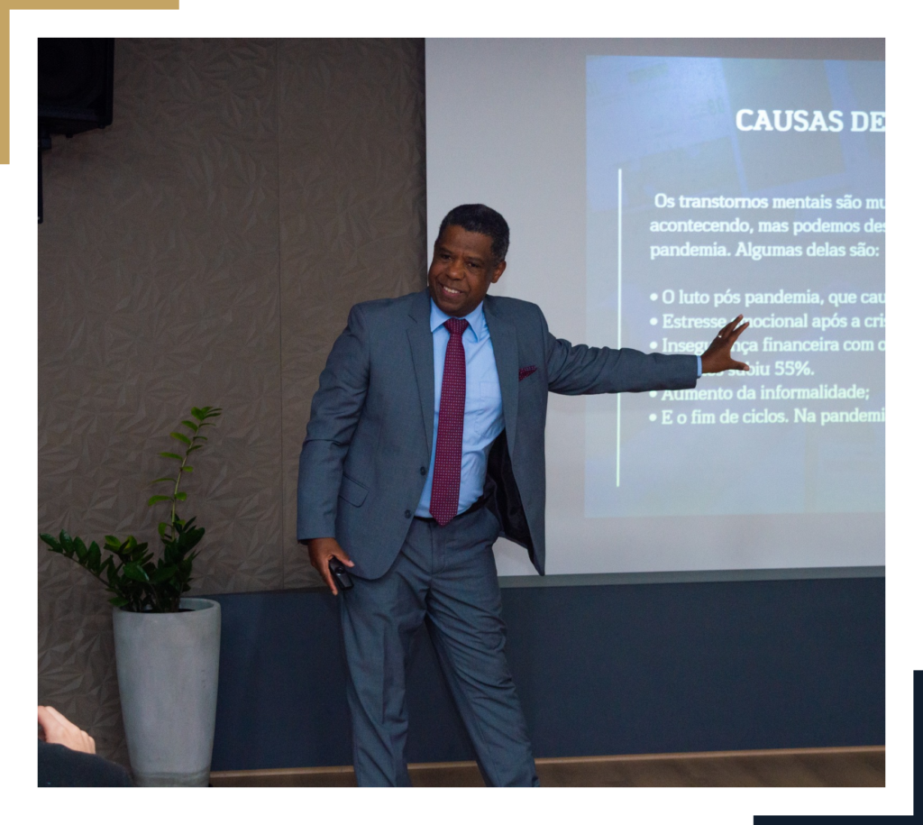 Foto apresentando palestra